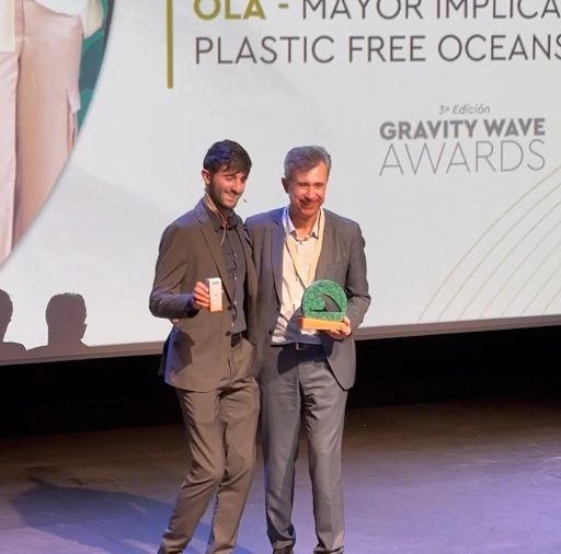 Isdin revalida el premio de Gravity Wave por su compromiso con el Mediterráneo