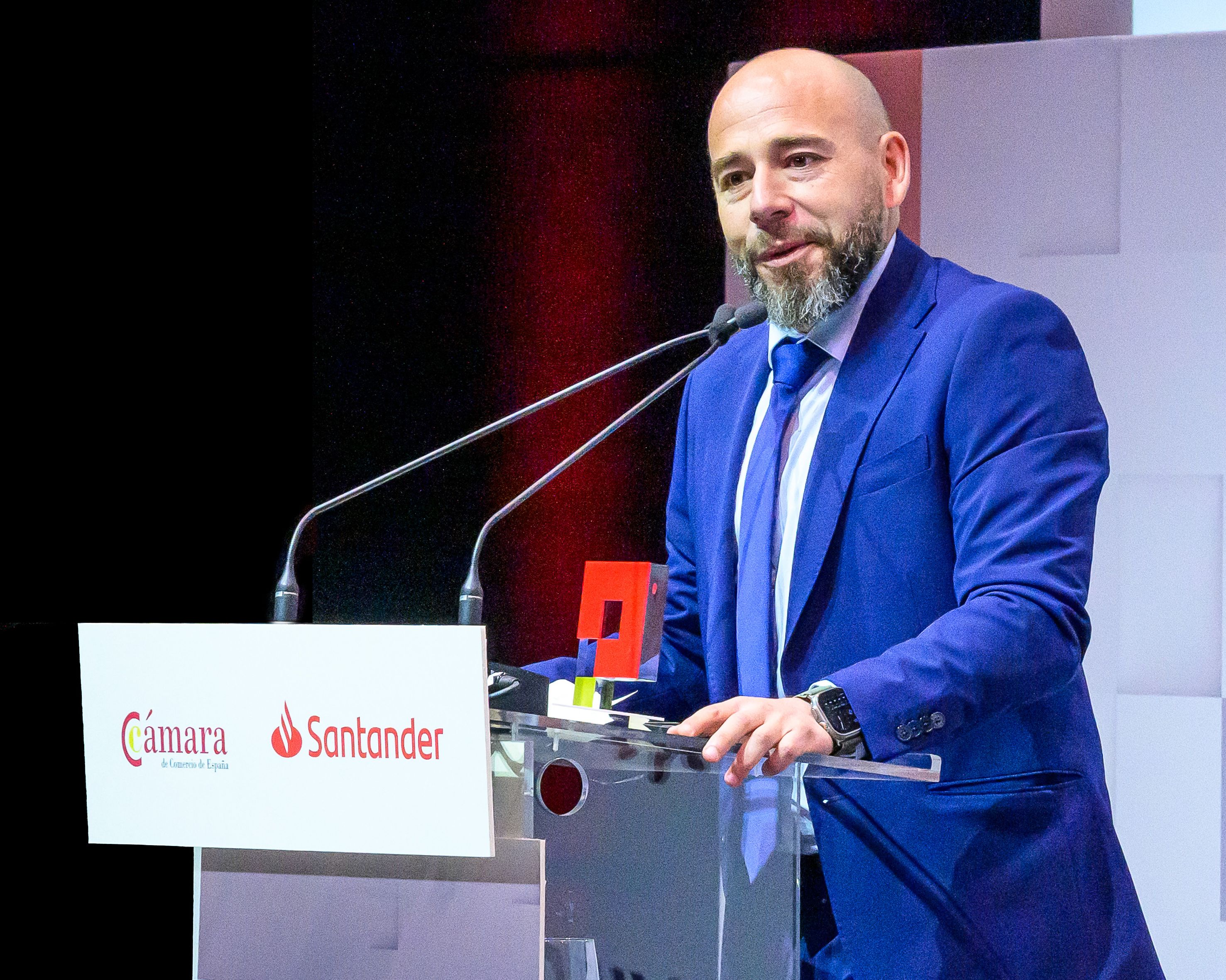 Ángel Llavero López de Villalta, CEO de Meltio, en el discurso de aceptación del premio Pyme del Año, otorgado por el Banco Santander y la Cámara de Comercio de España