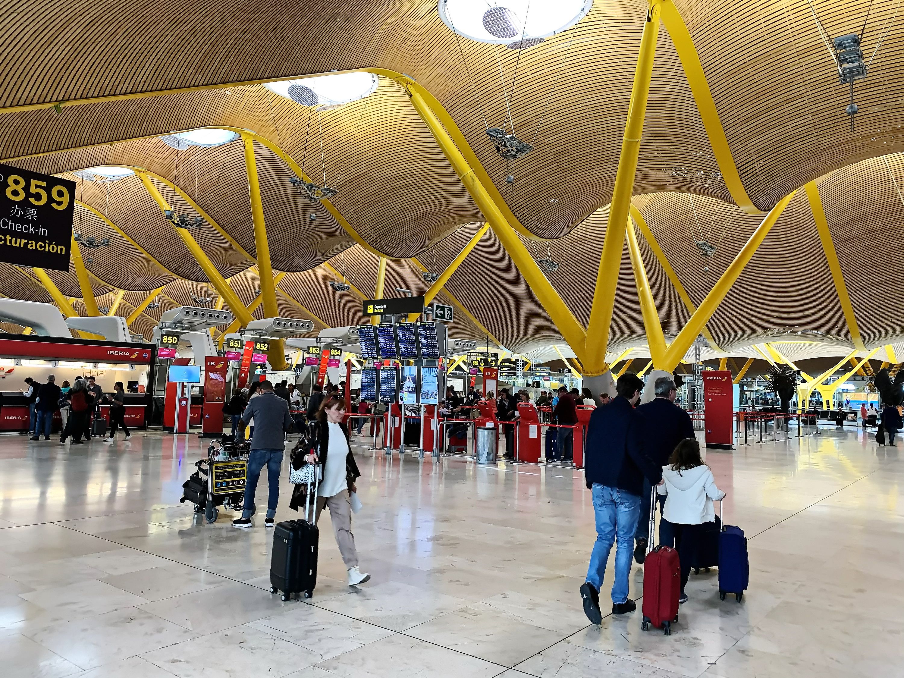 JUPOL critica la falta de soluciones para frenar la inmigración irregular en el aeropuerto de Madrid