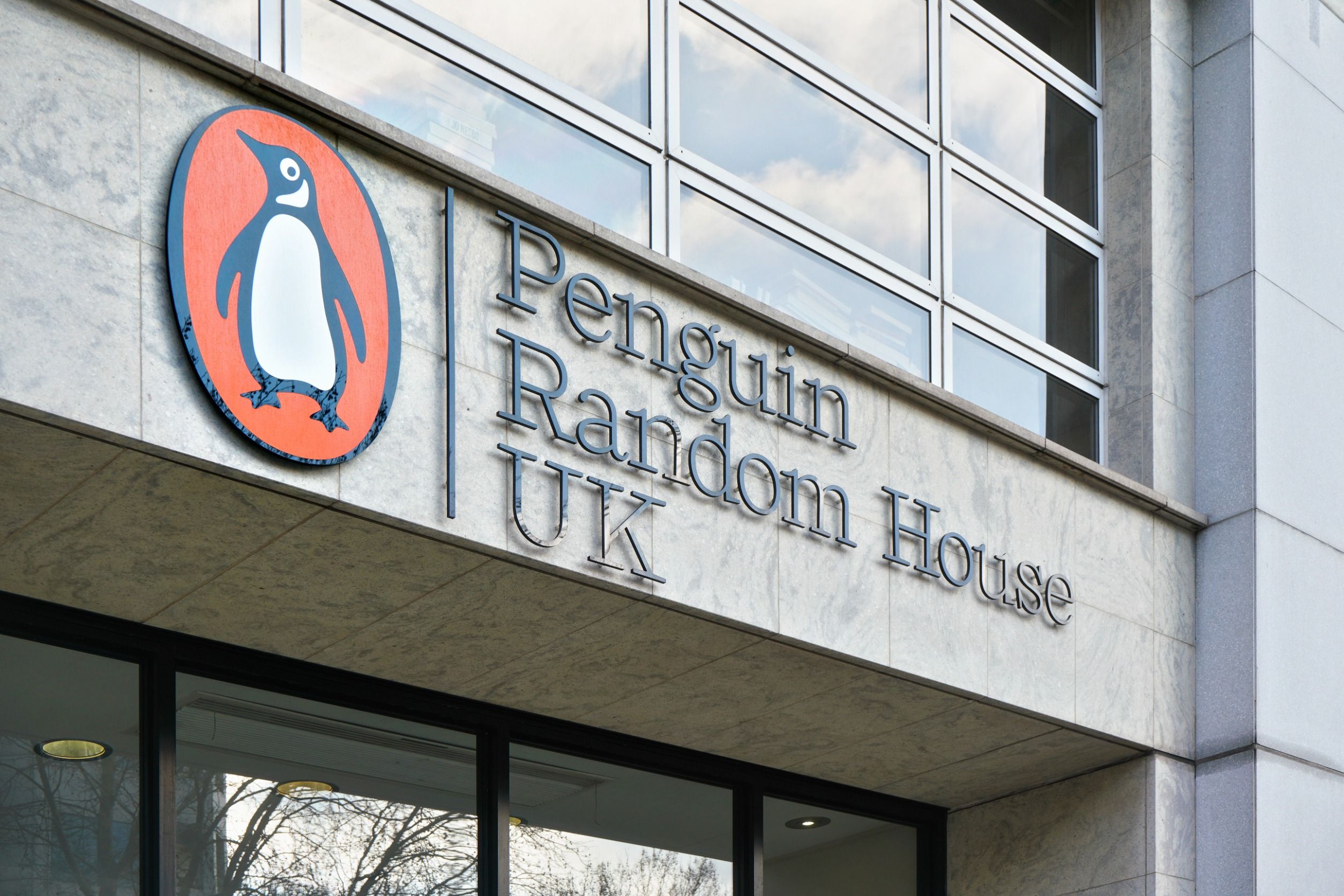 Penguin Random House impedirá que se usen sus libros para entrenar IA