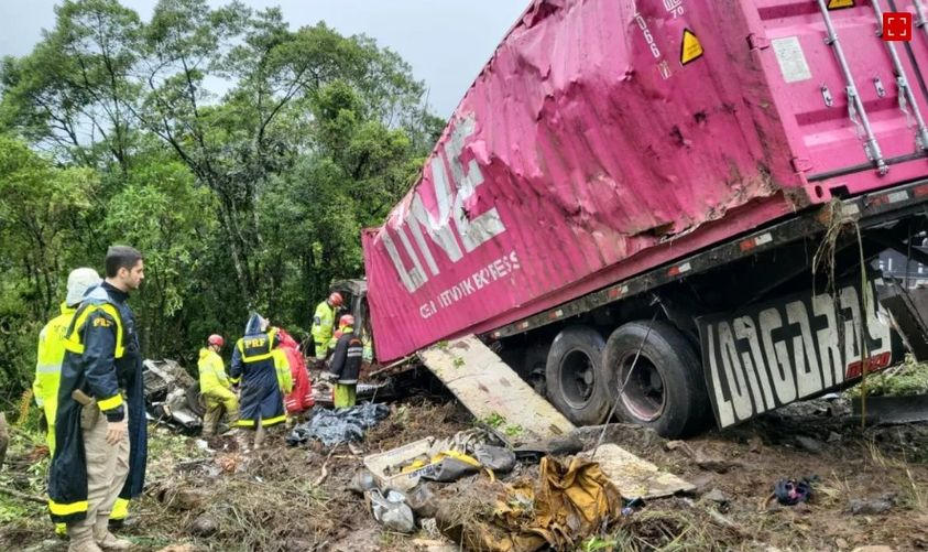 Un grave accidente se cobra la vida de nueve jóvenes integrantes de un equipo de remo