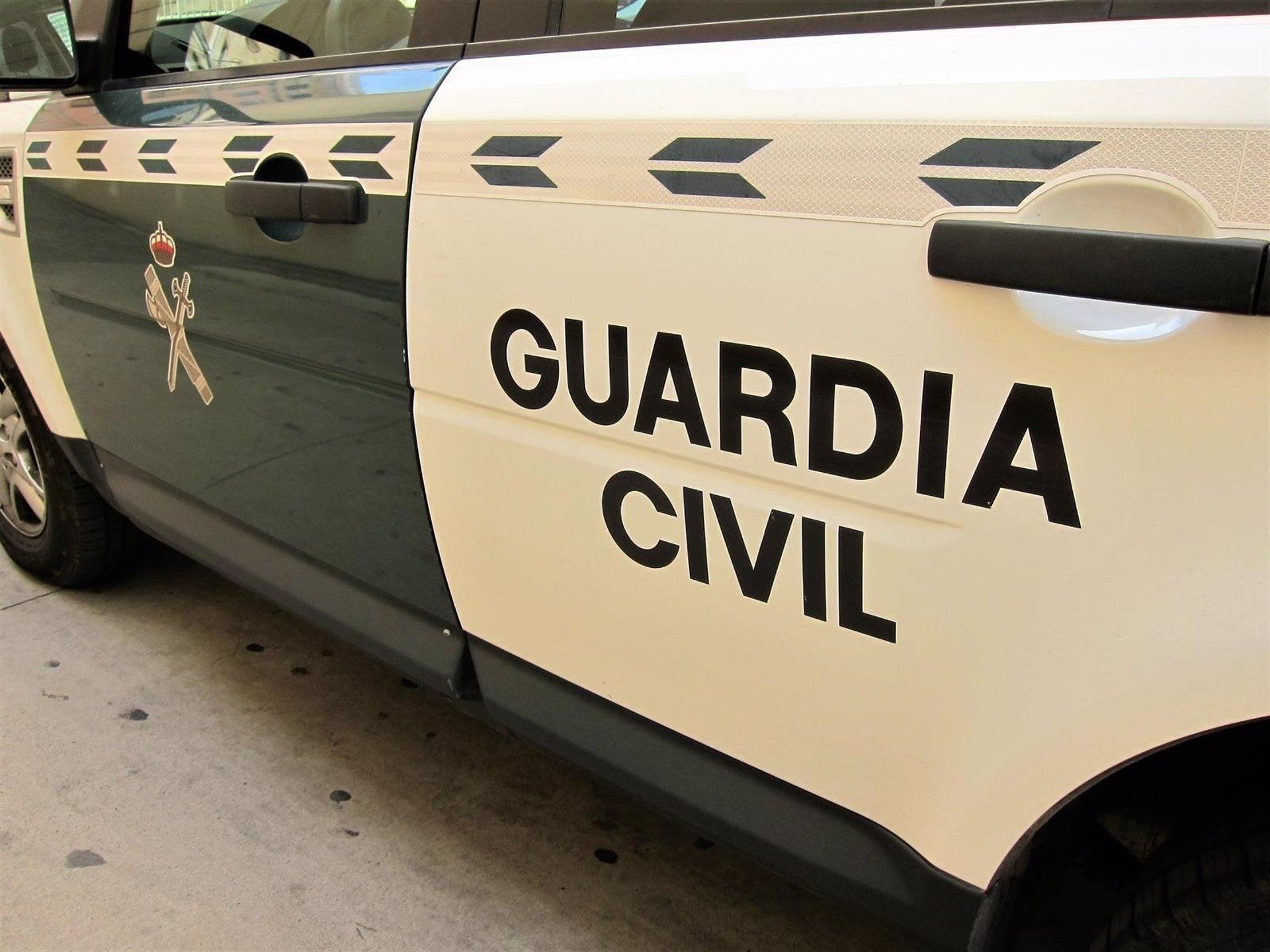 Una patera taxi embiste a una lancha de la Guardia Civil en Formentera