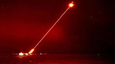 Arma laser antidrones. Fuente: Wikimedia Commons.