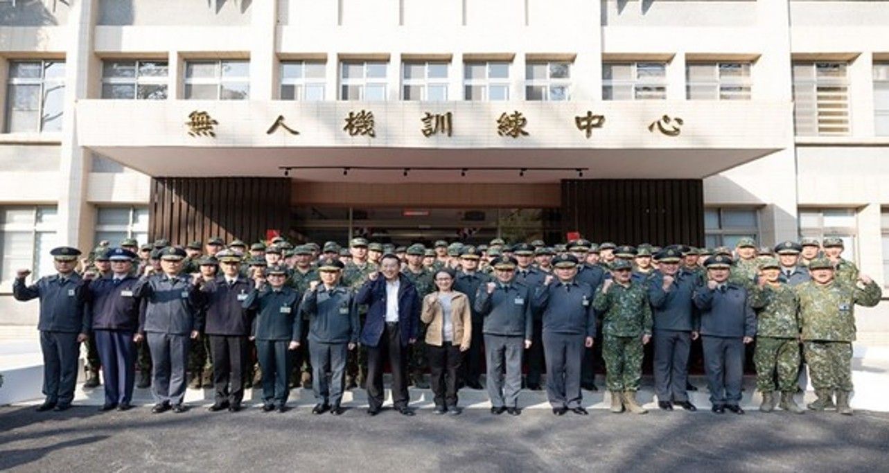 Taiwán se prepara para la guerra del futuro: inaugura un centro militar de drones