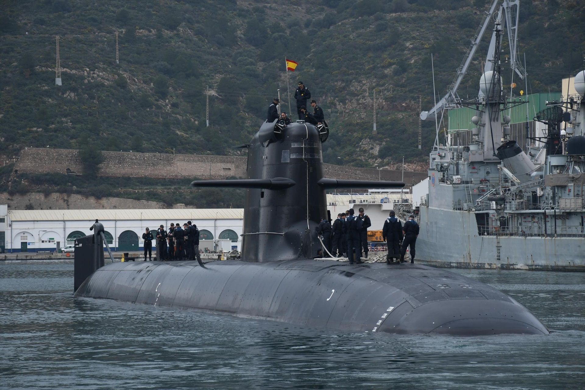 El submarino S-81 Isaac Peral prosigue su primera navegación rumbo a Galicia